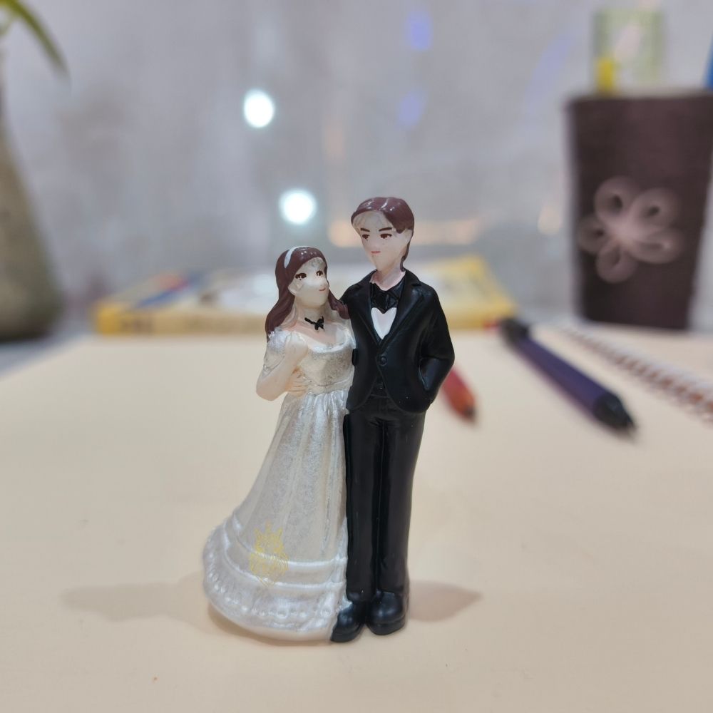 98 Miniature Couple for Garden Decor - Image 1